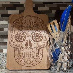 Wooden Skull Design Cutting Board
El Dia de Los Muertos